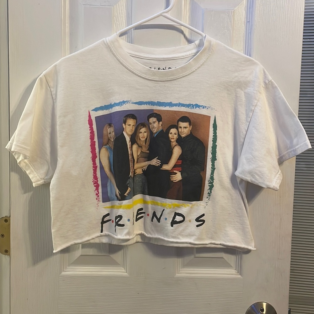 White cropped friends shirt
